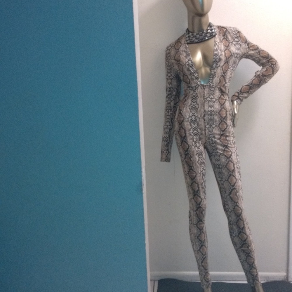 Daisy snakeskin body with open v-neck lining open breast size medium